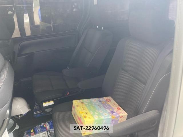 Toyota VOXY HYBRID 2018-06 4604414-9