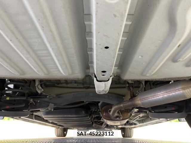 Toyota VOXY HYBRID 2017-07 4604417-18