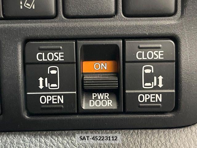 Toyota VOXY HYBRID 2017-07 4604417-4