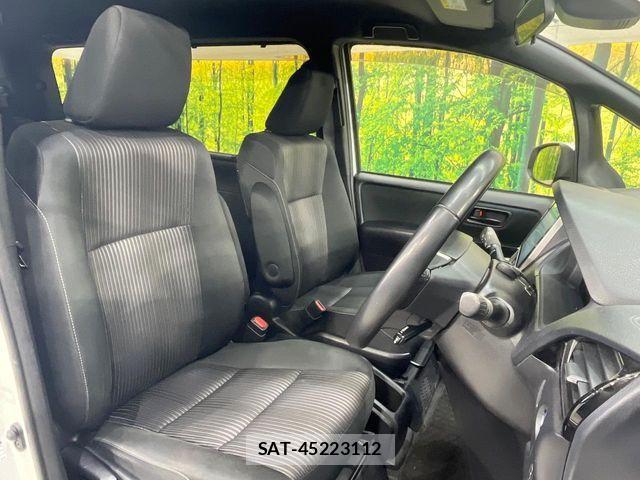 Toyota VOXY HYBRID 2017-07 4604417-7