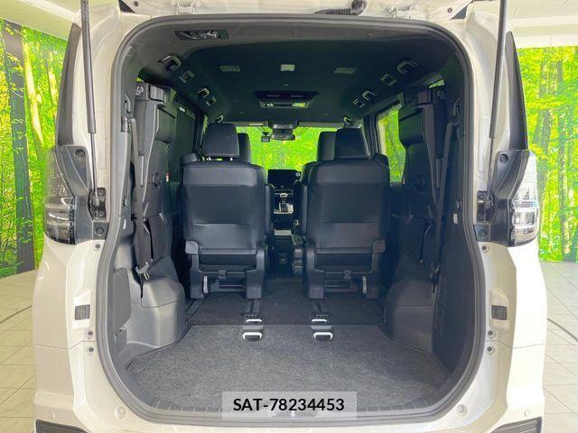 Toyota VOXY HYBRID 2023-04 4641569-10