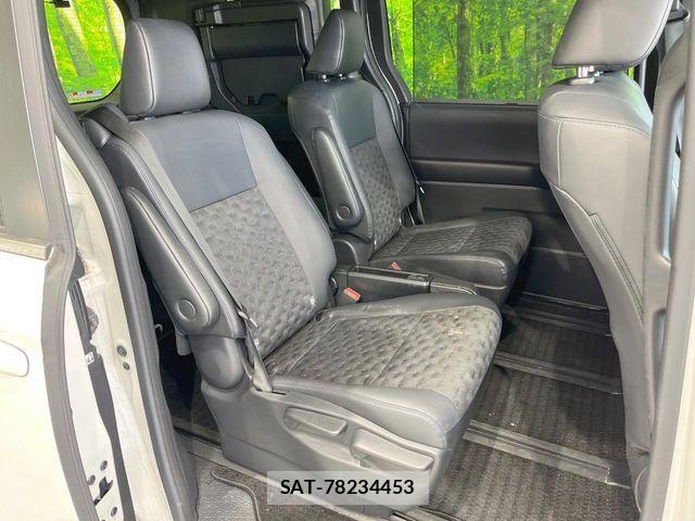 Toyota VOXY HYBRID 2023-04 4641569-8