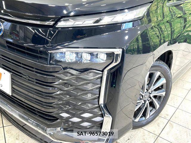 Toyota VOXY HYBRID 2025-04 4641563-12