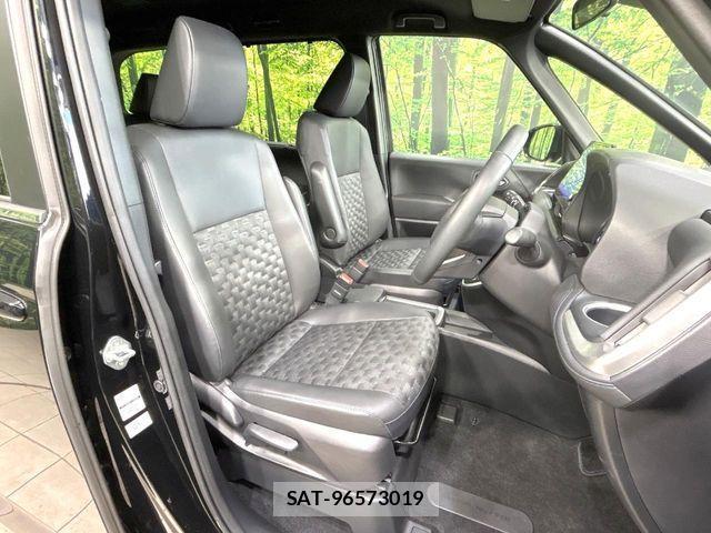 Toyota VOXY HYBRID 2025-04 4641563-7