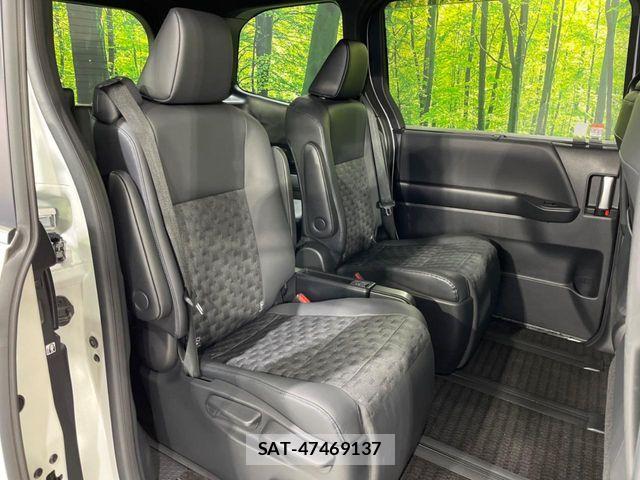 Toyota VOXY HYBRID 2023-07 4994032-7