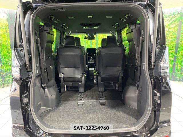 Toyota VOXY HYBRID 2023-09 4993975-10