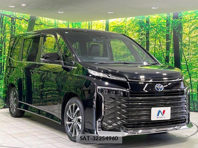 Toyota VOXY HYBRID 2023-09 4993975-16
