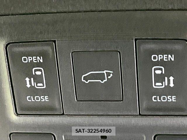 Toyota VOXY HYBRID 2023-09 4993975-5