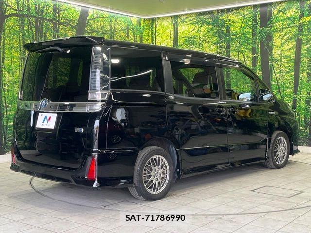 Toyota VOXY HYBRID 2018-01 4994150-17