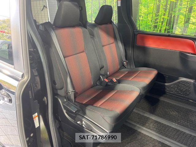Toyota VOXY HYBRID 2018-01 4994150-8