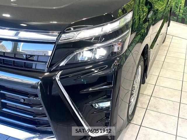 Toyota VOXY HYBRID 2019-12 4994126-12