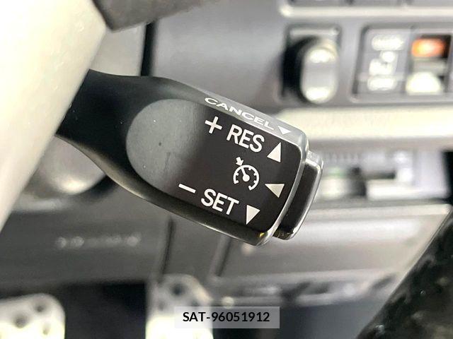 Toyota VOXY HYBRID 2019-12 4994126-5