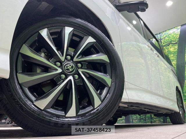Toyota VOXY HYBRID 2023-06 4994012-13