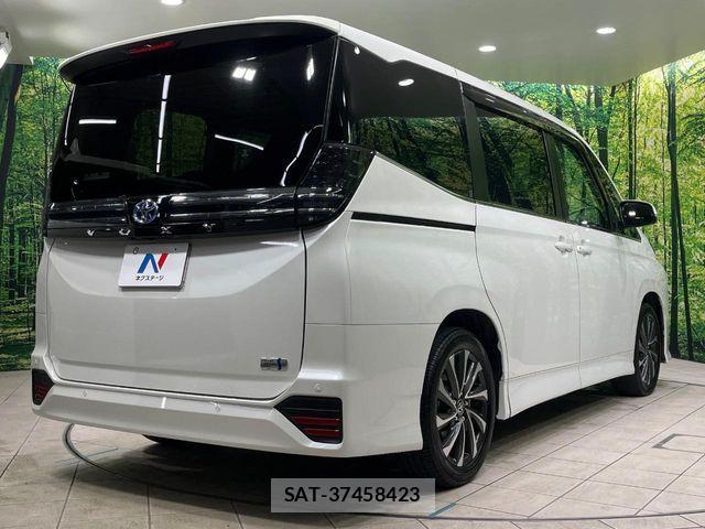Toyota VOXY HYBRID 2023-06 4994012-16