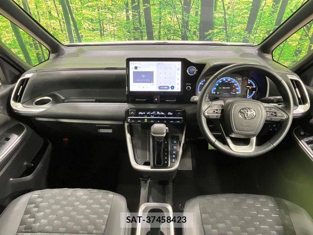 Toyota VOXY HYBRID 2023-06 4994012-1