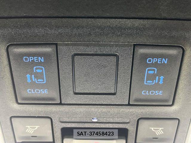 Toyota VOXY HYBRID 2023-06 4994012-6