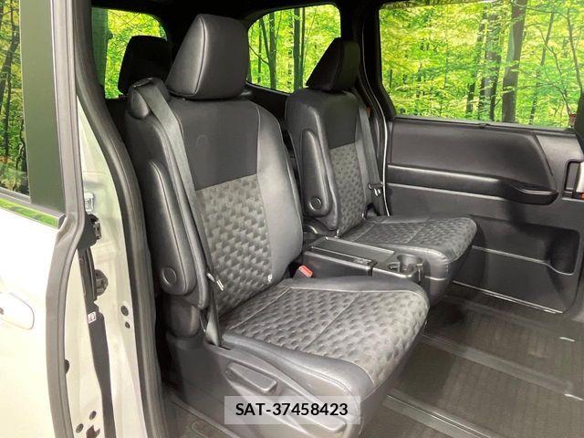 Toyota VOXY HYBRID 2023-06 4994012-8