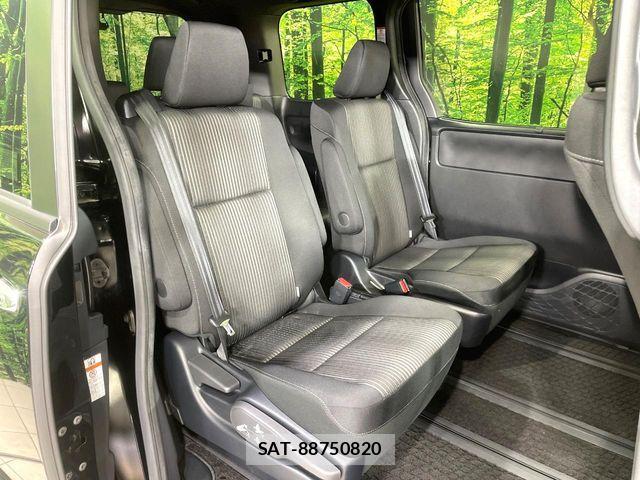Toyota VOXY HYBRID 2020-07 4994122-8