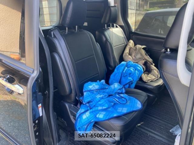 Toyota VOXY HYBRID 2016-08 5882720-9