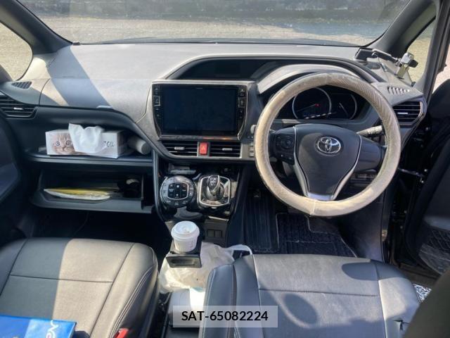Toyota VOXY HYBRID 2016-08 5882720-12