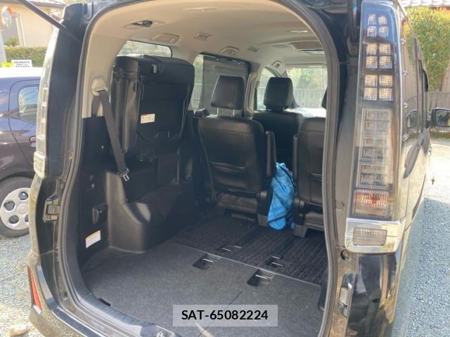 Toyota VOXY HYBRID 2016-08 5882720-2