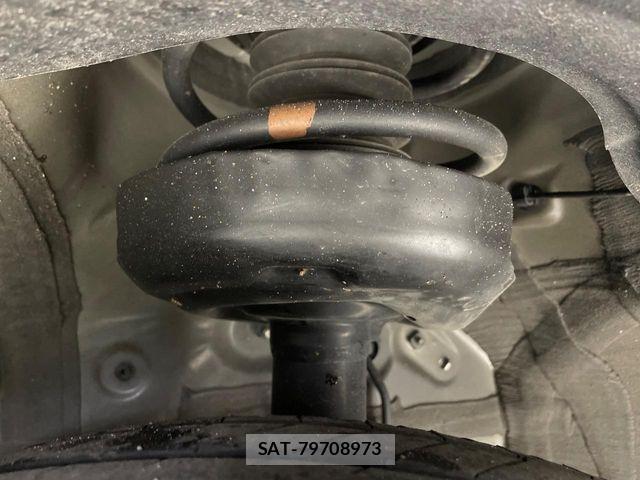 Toyota VOXY HYBRID 2024-09 5882640-19