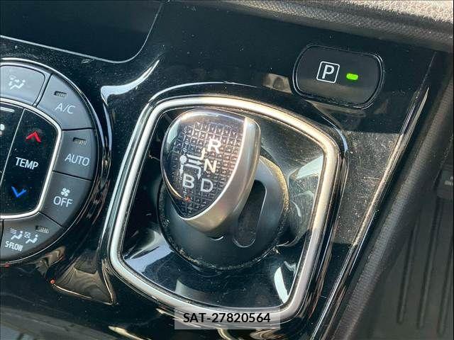 Toyota VOXY HYBRID 2018-03 5882687-9