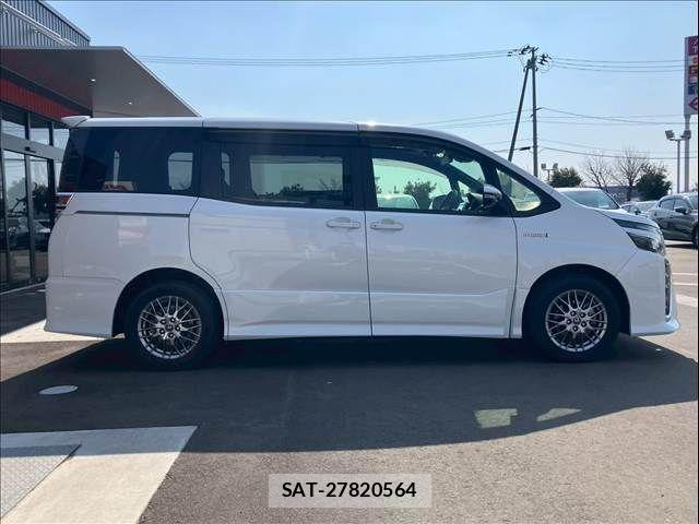 Toyota VOXY HYBRID 2018-03 5882687-19