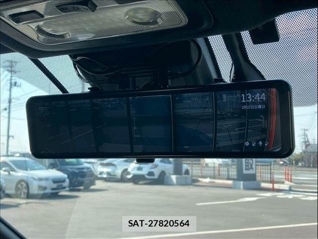 Toyota VOXY HYBRID 2018-03 5882687-2