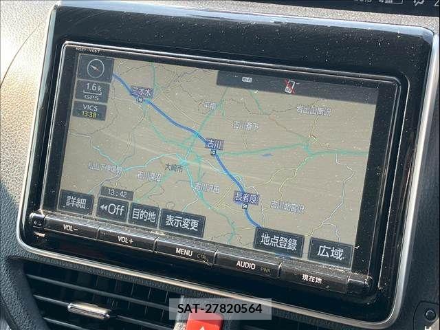 Toyota VOXY HYBRID 2018-03 5882687-3