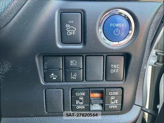 Toyota VOXY HYBRID 2018-03 5882687-5