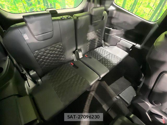 Toyota VOXY HYBRID 2023-04 5882620-9