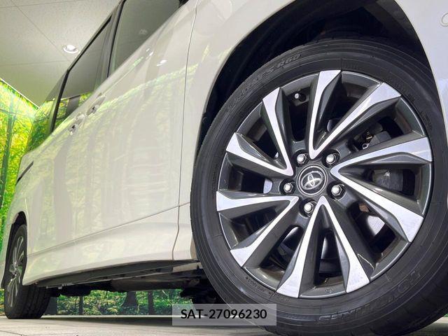 Toyota VOXY HYBRID 2023-04 5882620-13