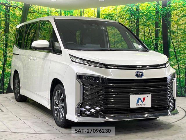 Toyota VOXY HYBRID 2023-04 5882620-16