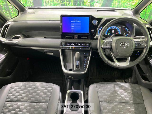 Toyota VOXY HYBRID 2023-04 5882620-1