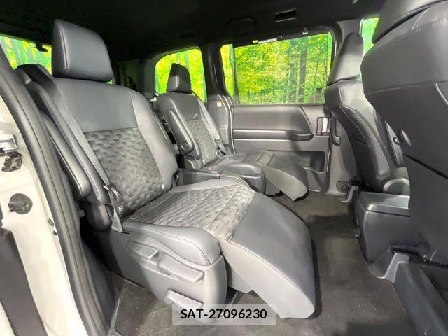 Toyota VOXY HYBRID 2023-04 5882620-8