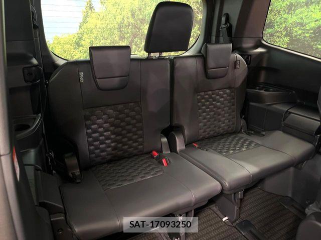 Toyota VOXY HYBRID 2026-02 5882577-12