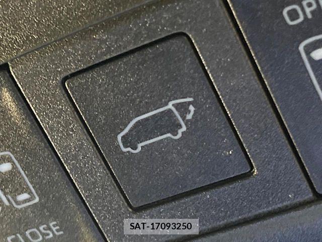 Toyota VOXY HYBRID 2026-02 5882577-7