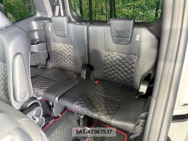 Toyota VOXY HYBRID 2025-03 5882598-9