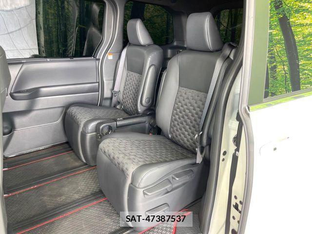 Toyota VOXY HYBRID 2025-03 5882598-8
