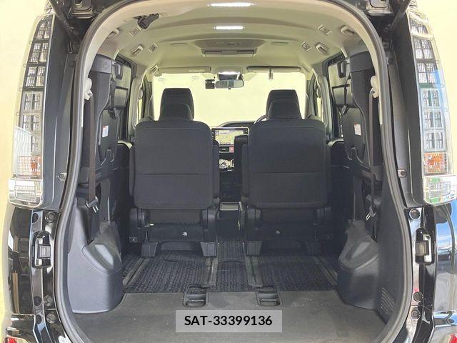 Toyota VOXY HYBRID 2017-05 5882699-10