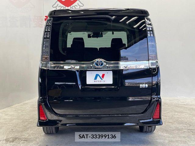 Toyota VOXY HYBRID 2017-05 5882699-15