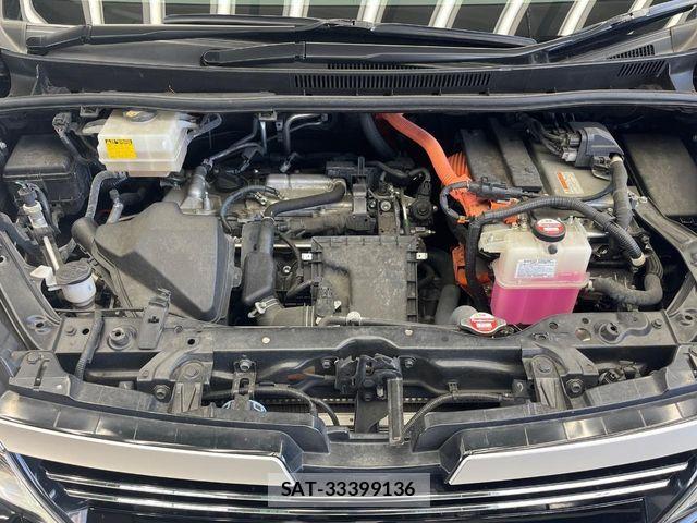 Toyota VOXY HYBRID 2017-05 5882699-18