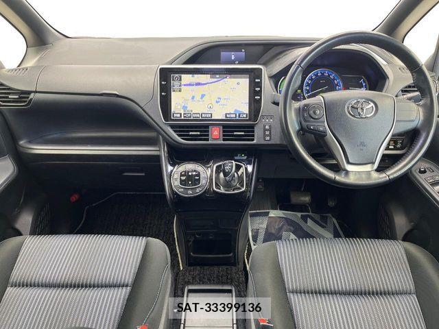 Toyota VOXY HYBRID 2017-05 5882699-1
