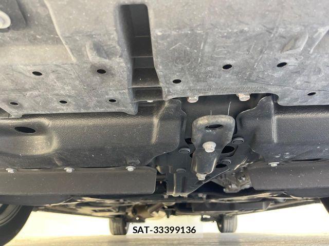 Toyota VOXY HYBRID 2017-05 5882699-19