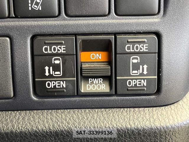 Toyota VOXY HYBRID 2017-05 5882699-5
