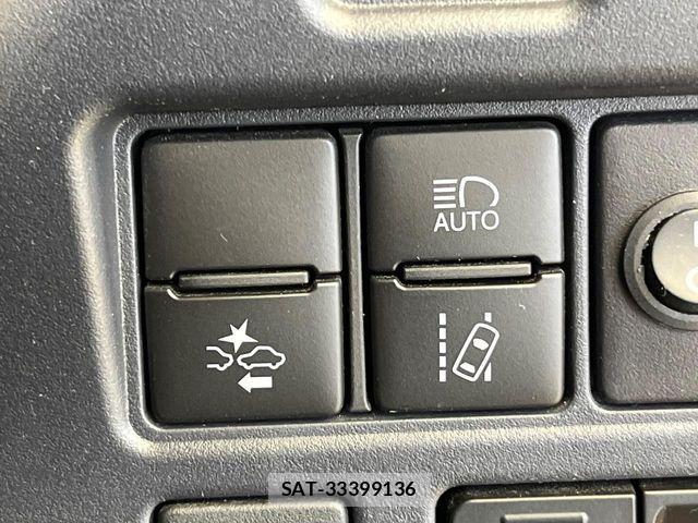 Toyota VOXY HYBRID 2017-05 5882699-6