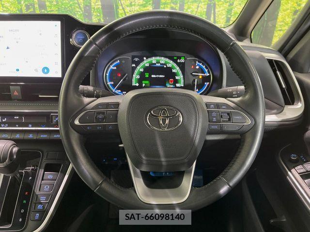 Toyota VOXY HYBRID 2022-11 5882661-10