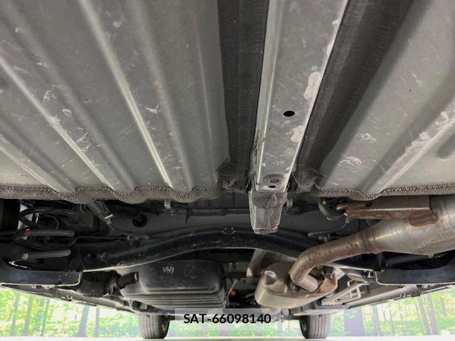 Toyota VOXY HYBRID 2022-11 5882661-18