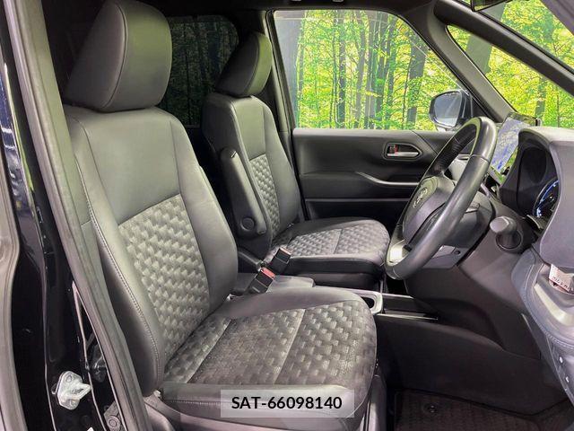 Toyota VOXY HYBRID 2022-11 5882661-6
